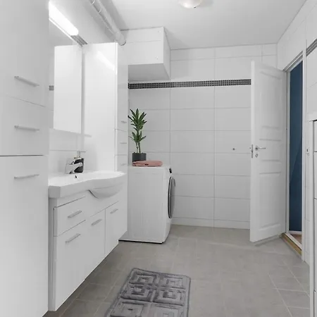 Modern Fully Furnished Apartment! Будё