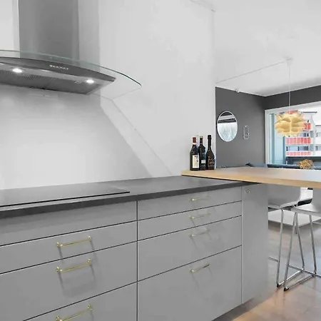 Modern Fully Furnished Apartment! Апартаменты