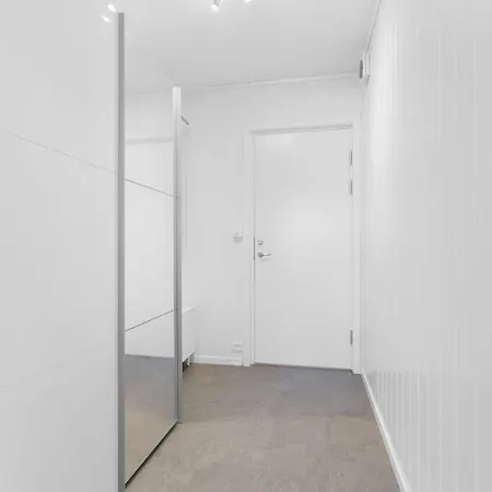 Modern Fully Furnished Apartment! *